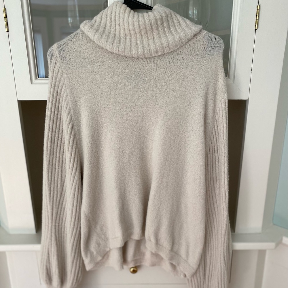 *SOLD*Women’s Cream+Gold Knit Sweater